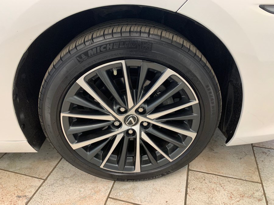Used 2023 Lexus ES 350 w/ Premium Package FWD image 11