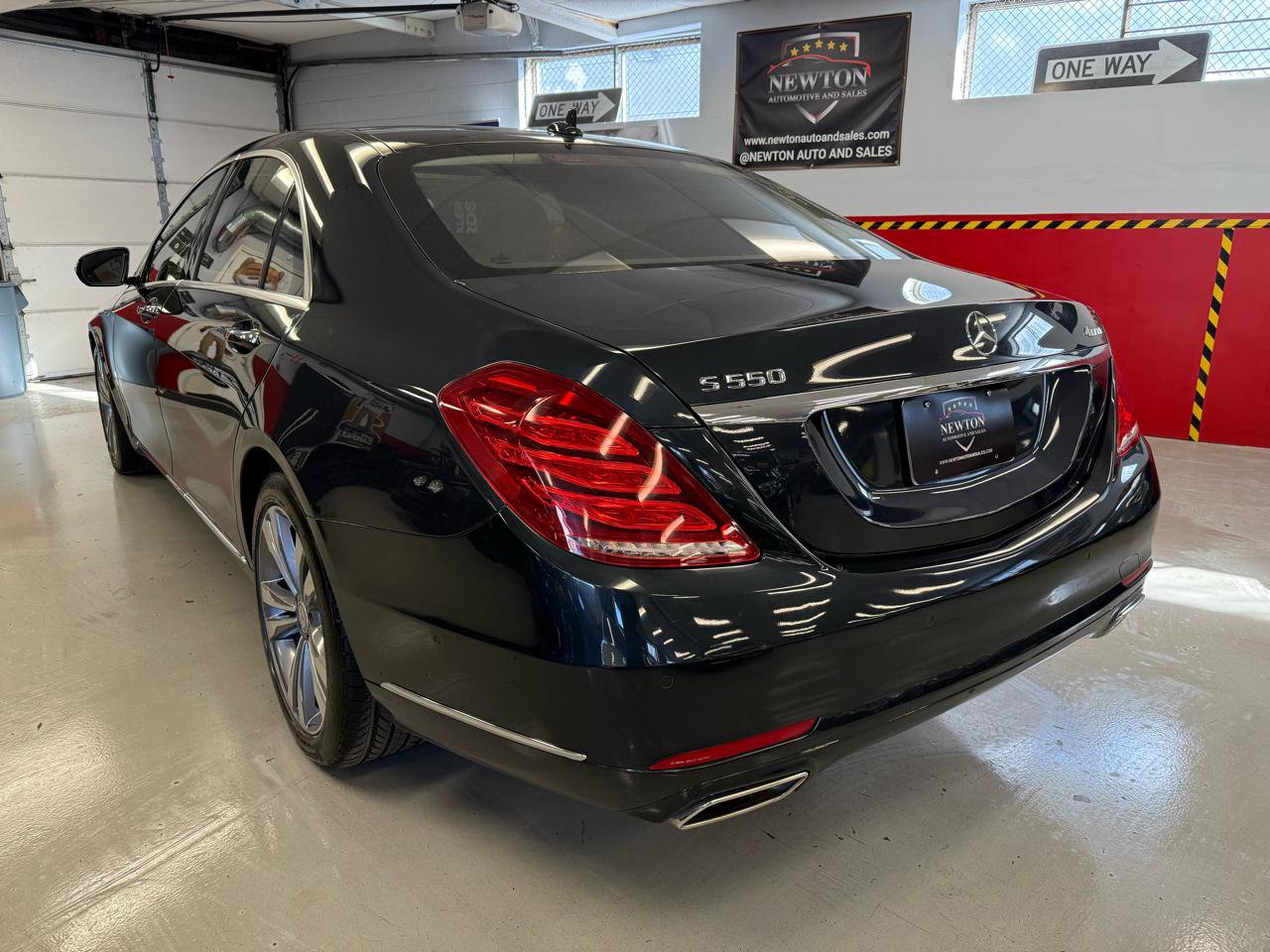 Used 2015 Mercedes-Benz S 550 4MATIC Sedan image 4