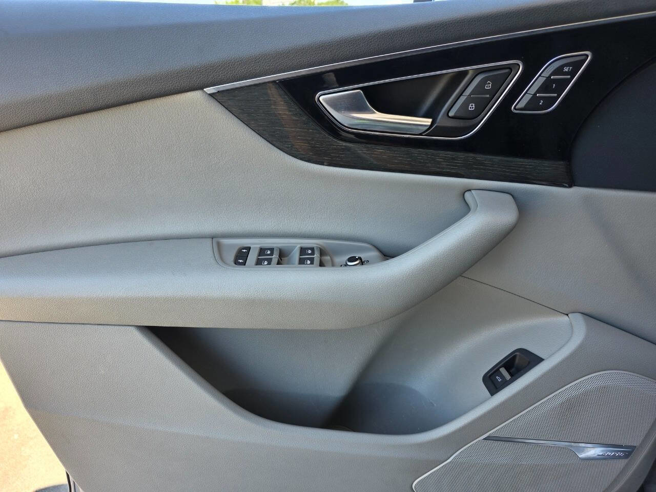 Used 2017 Audi Q7 3.0T Prestige AWD/4WD image 19