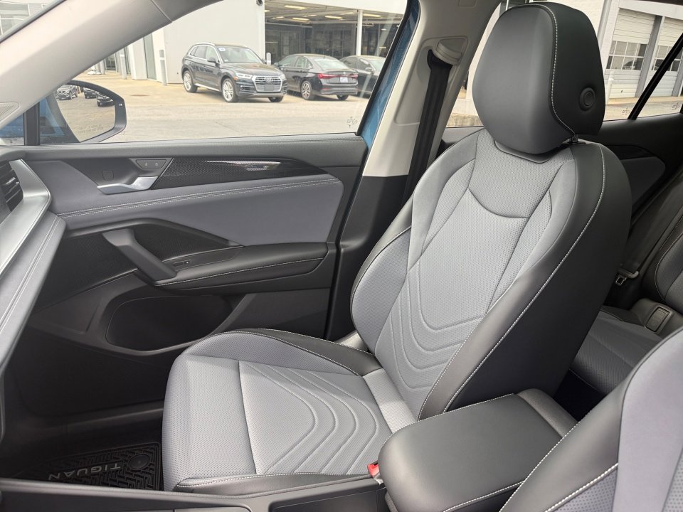 New 2026 Volkswagen Tiguan SE FWD image 28