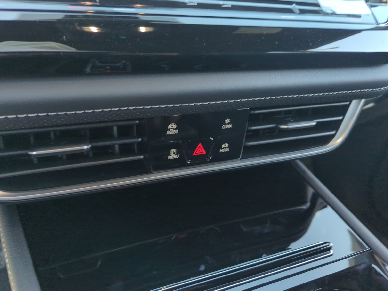 New 2026 Volkswagen Atlas Cross Sport SE image 12