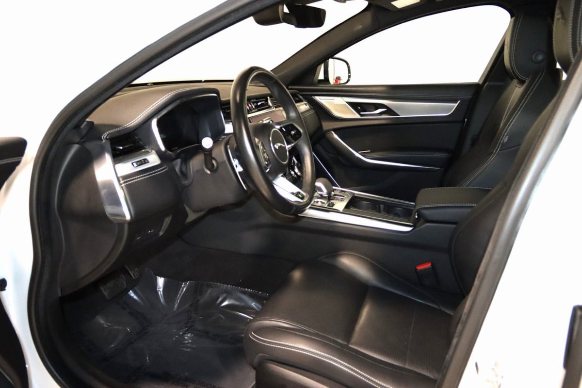 Used 2021 Jaguar XF R-Dynamic SE image 35