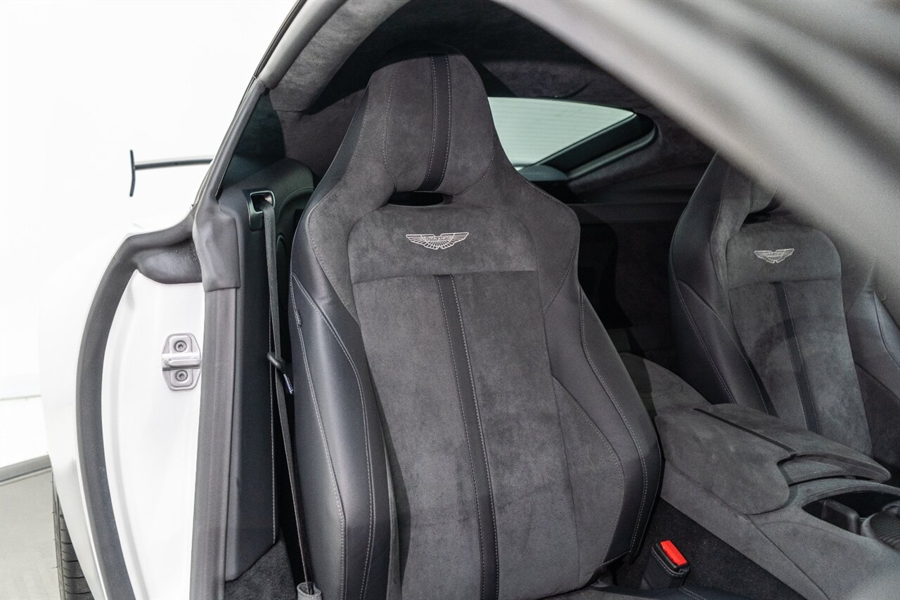 Used 2023 Aston Martin V8 Vantage Coupe RWD image 35