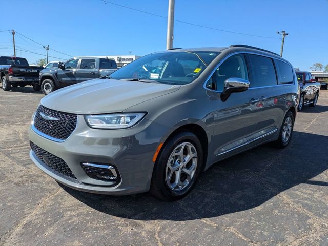 Used 2023 Chrysler Pacifica Limited image 8