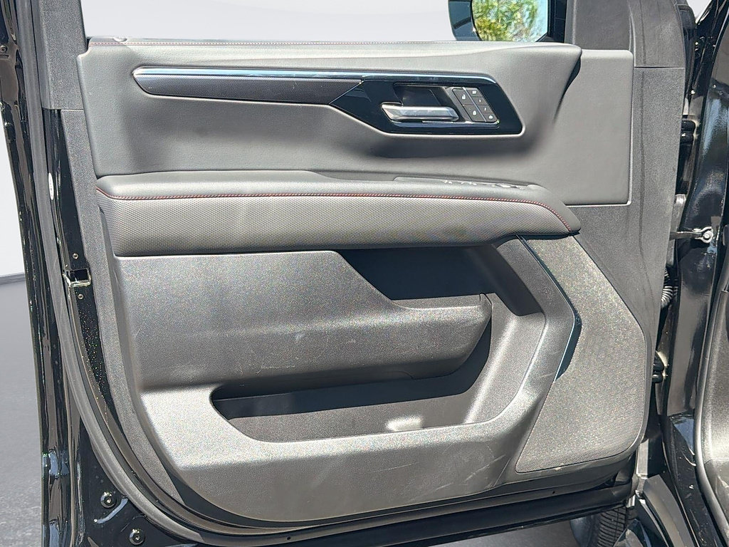 Used 2026 Chevrolet Suburban RST AWD/4WD image 16