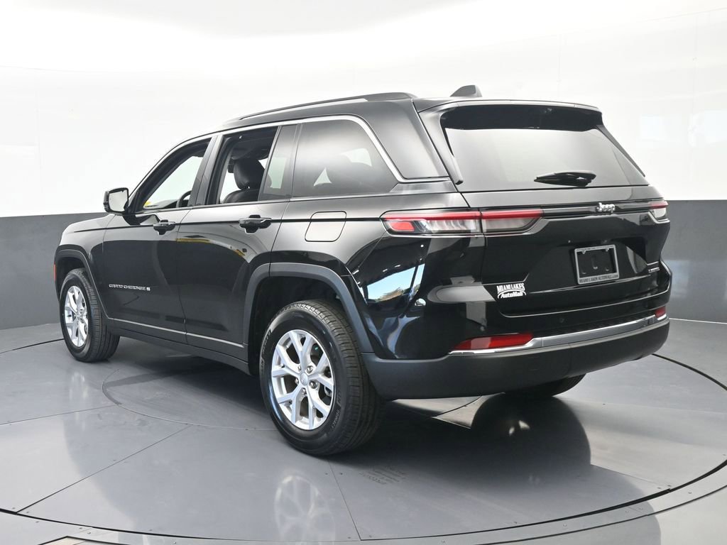 Used 2024 Jeep Grand Cherokee Limited w/ Luxury Tech Group II image 4