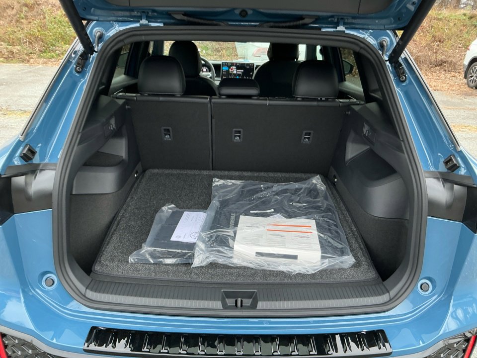 New 2026 Volkswagen Tiguan SE R-Line AWD/4WD image 14