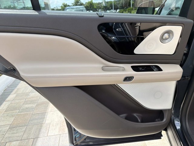 Certified 2022 Lincoln Aviator Reserve w/ Equipment Group 201A image 17