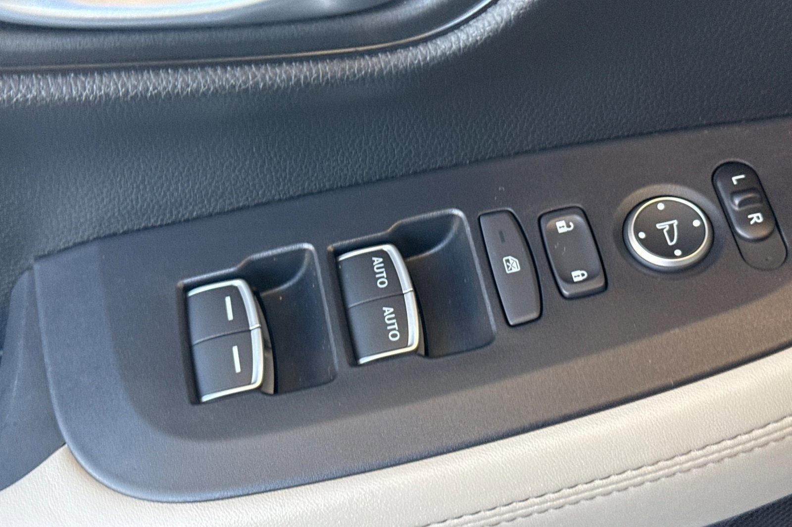 Certified 2024 Honda HR-V EX-L image 12