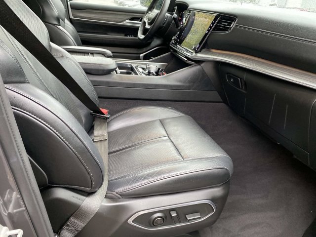 Used 2024 Jeep Wagoneer Series II AWD/4WD image 19