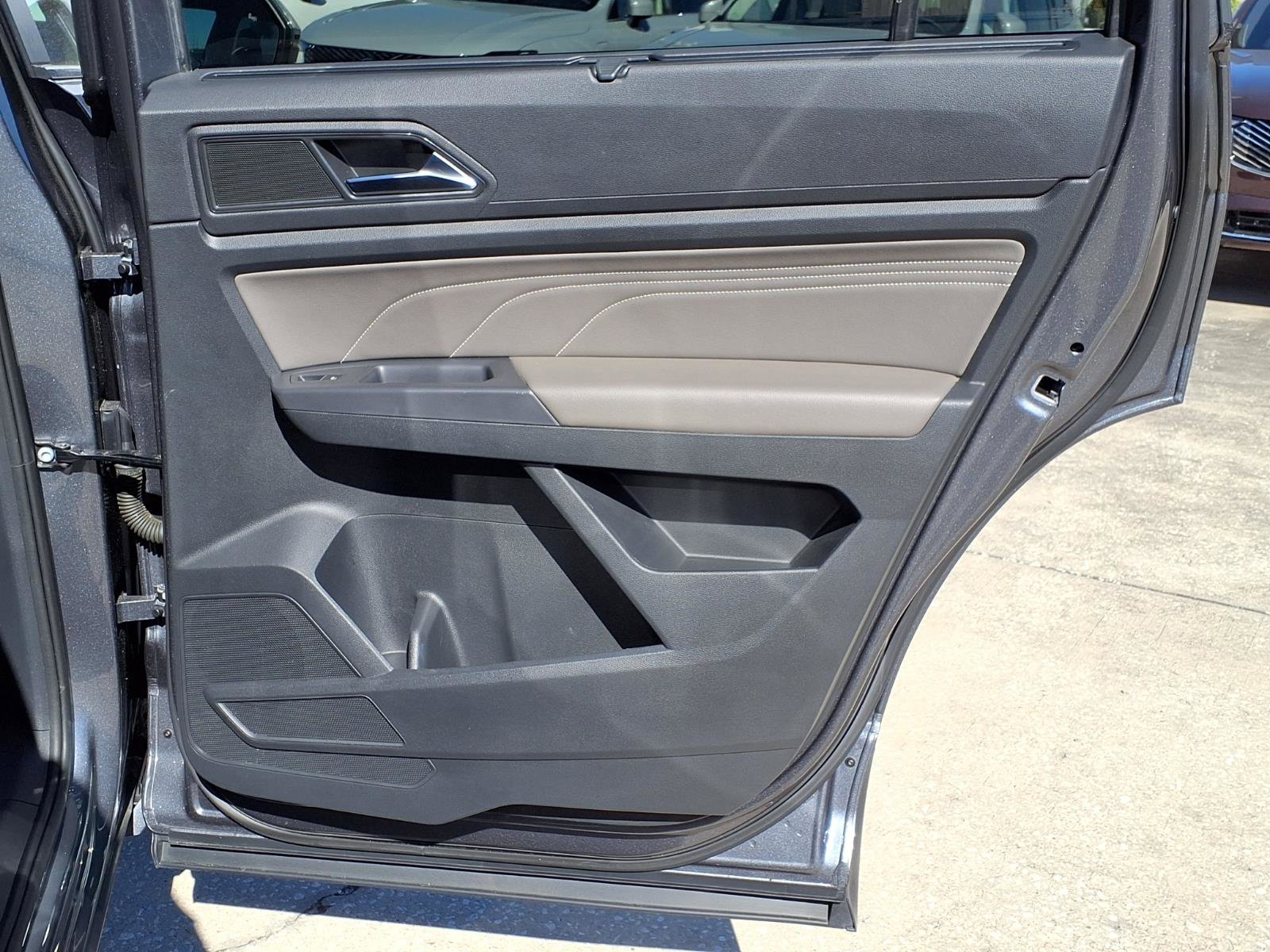 Used 2021 Volkswagen Atlas SEL R-Line image 14