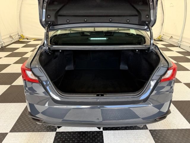 Used 2025 Toyota Camry SE AWD/4WD image 4