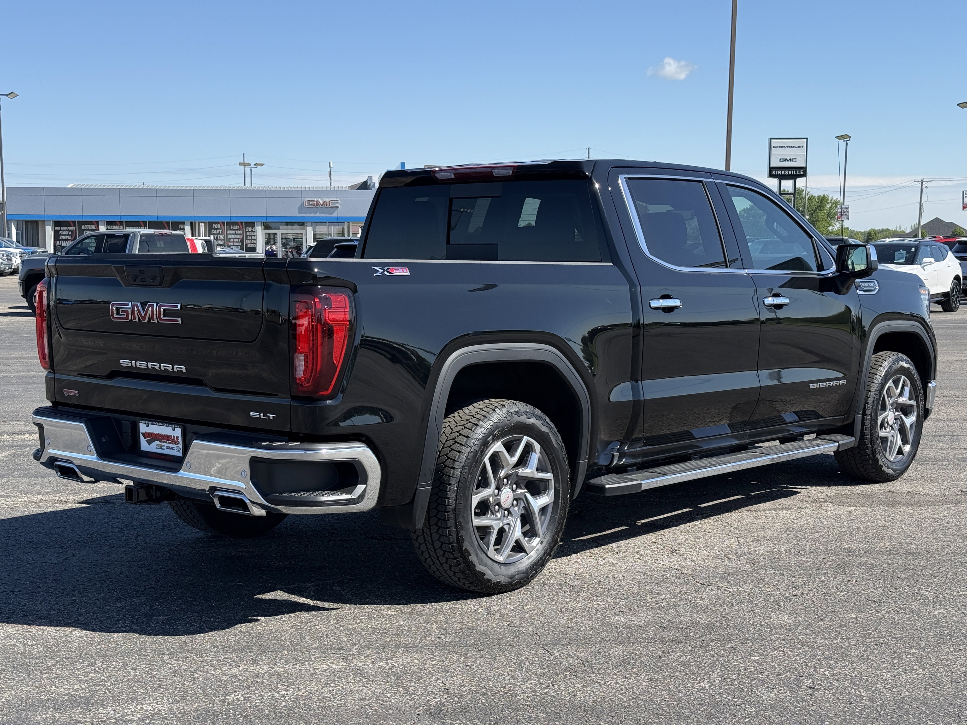 New 2026 GMC Sierra 1500 SLT w/ SLT Premium Plus Package AWD/4WD image 4