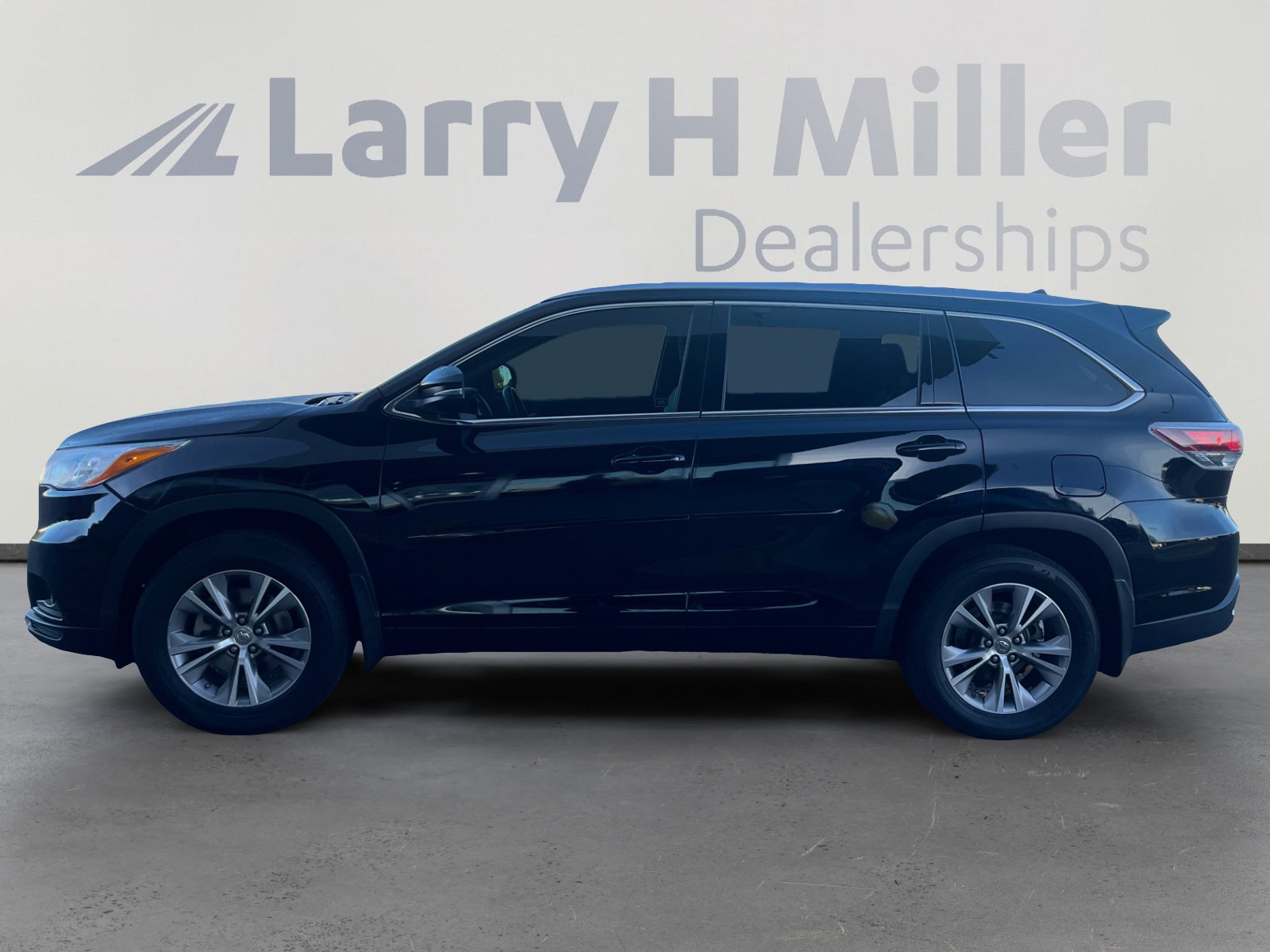 Used 2015 Toyota Highlander XLE image 2