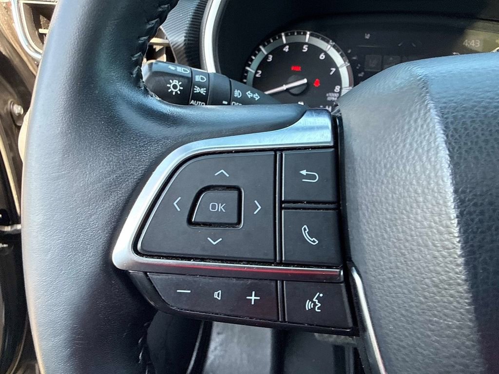 Used 2021 Toyota Highlander XSE image 28