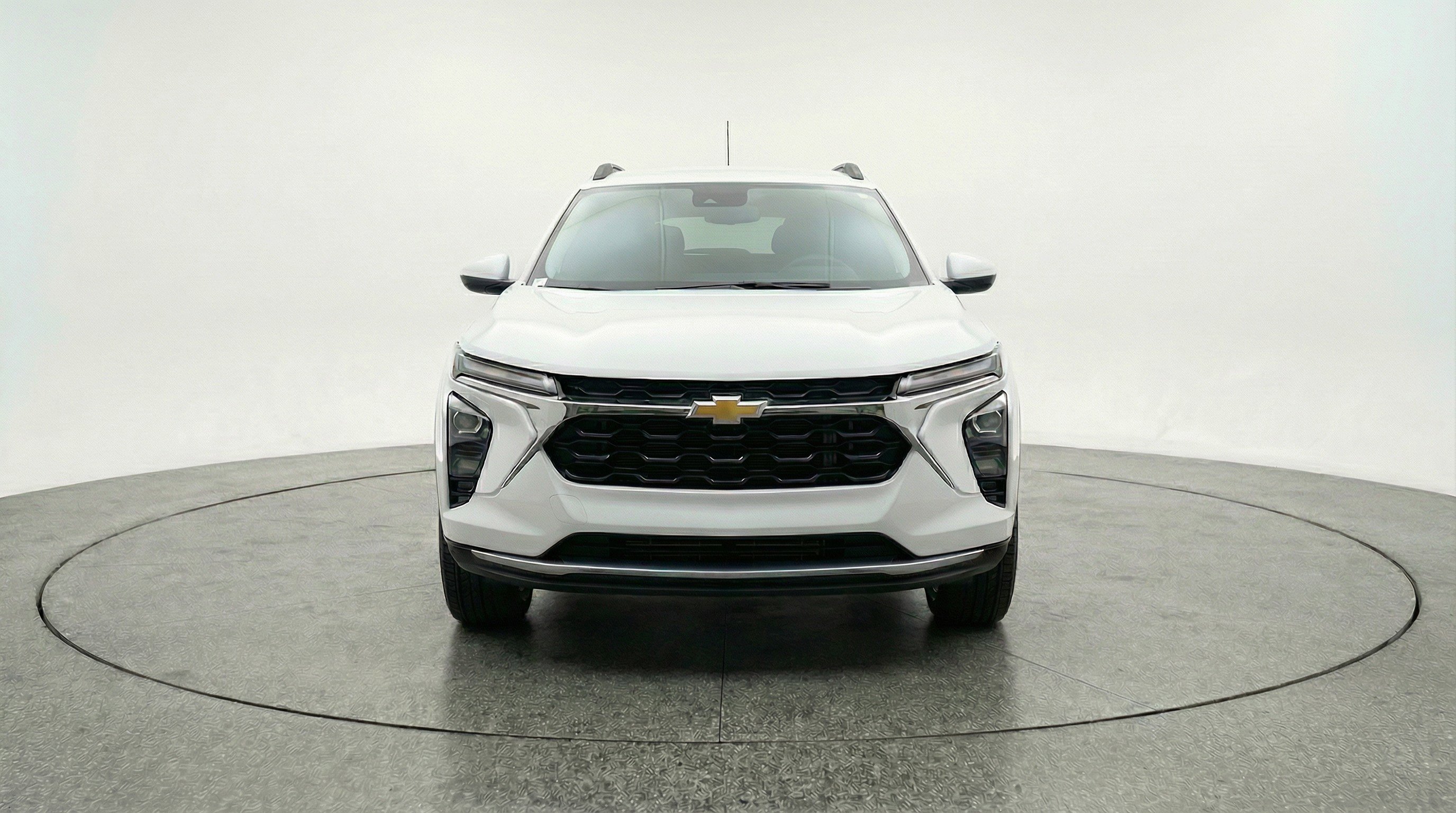 Used 2025 Chevrolet Trax LT image 2
