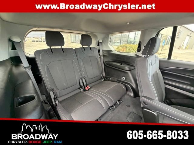 Used 2023 Jeep Grand Cherokee L Laredo AWD/4WD image 12