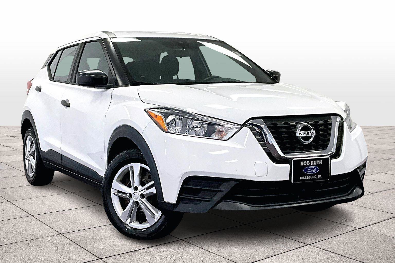 Used 2020 Nissan Kicks S image 2
