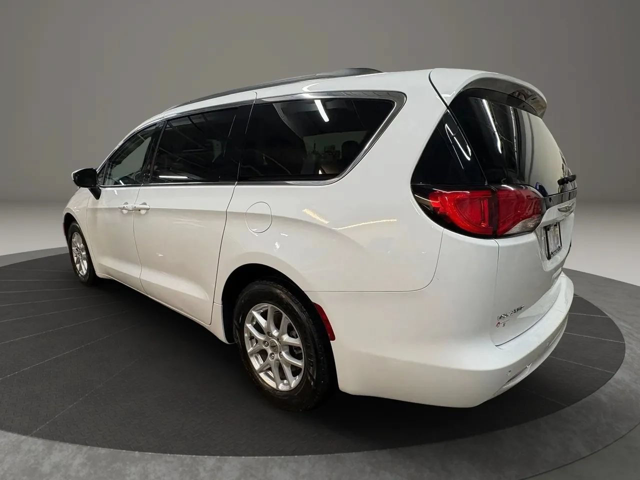 Used 2021 Chrysler Voyager Lxi FWD image 7