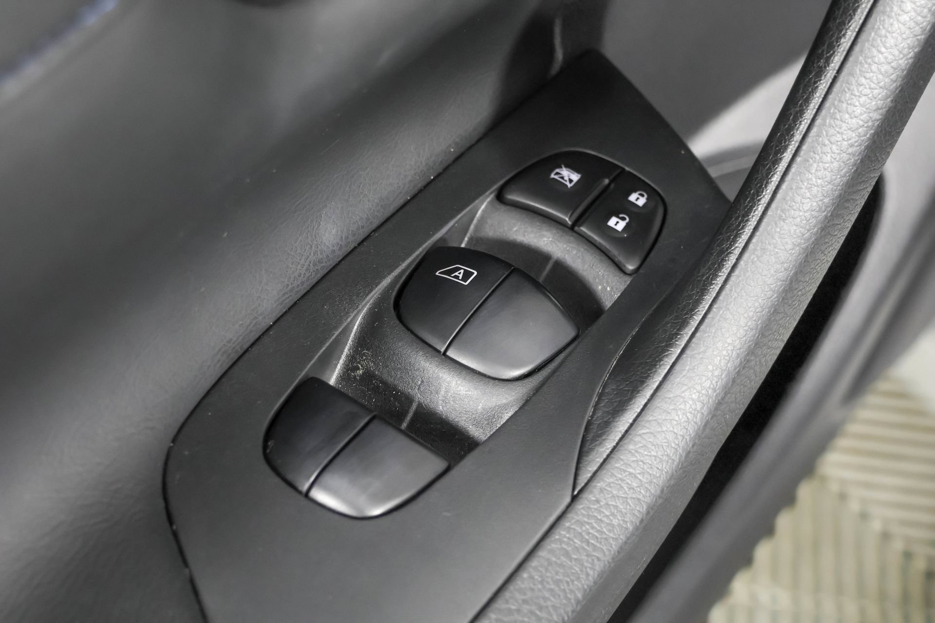 Used 2017 Nissan Altima 2.5 SR FWD image 32