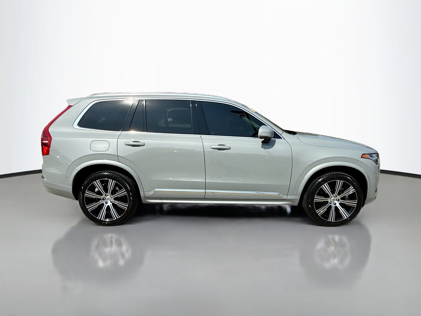 Used 2025 Volvo XC90 T8 Plus w/ Protection Package Premier AWD/4WD image 8