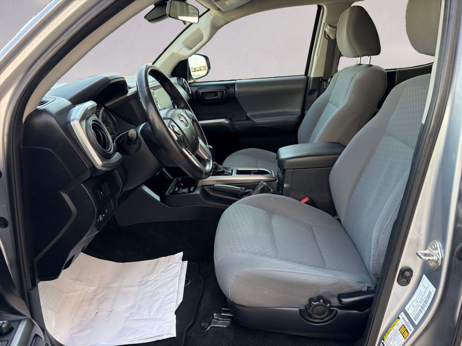 Used 2020 Toyota Tacoma SR5 w/ SR5 Appearance Package (SM) image 9