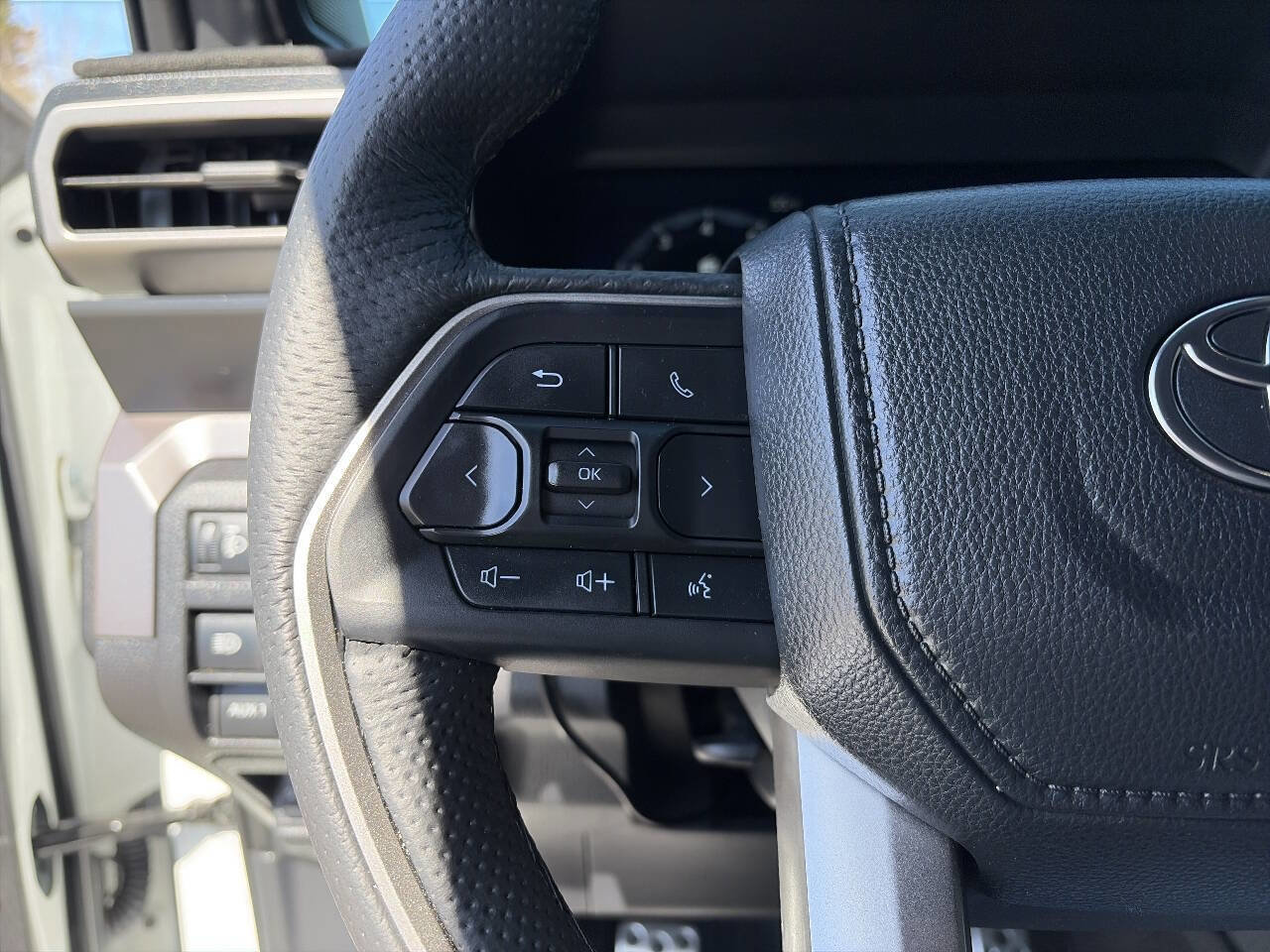 Used 2024 Toyota Tacoma TRD Sport w/ TRD Sport Upgrade Package AWD/4WD image 39
