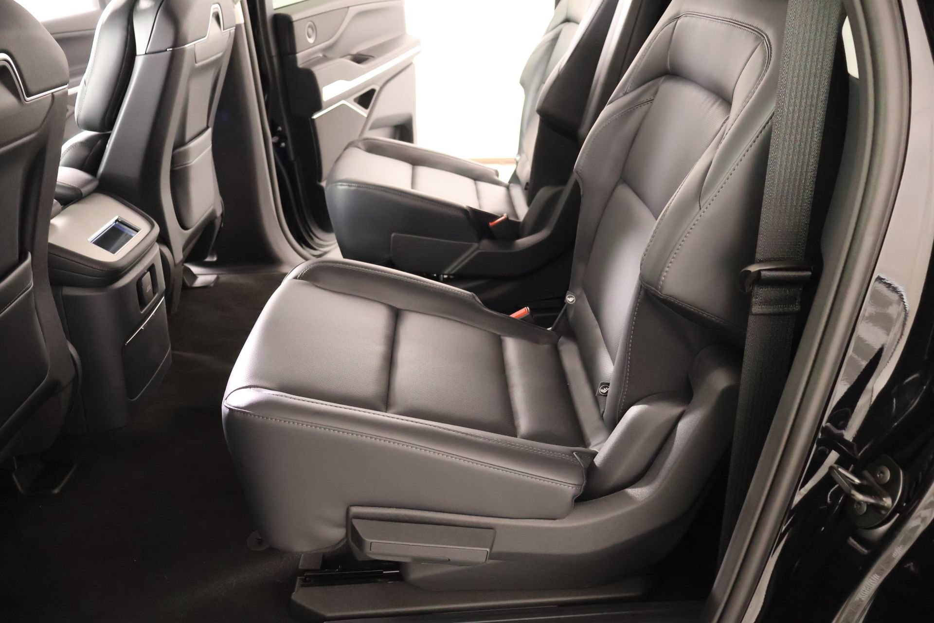 New 2026 Lincoln Navigator L Premier AWD/4WD image 13