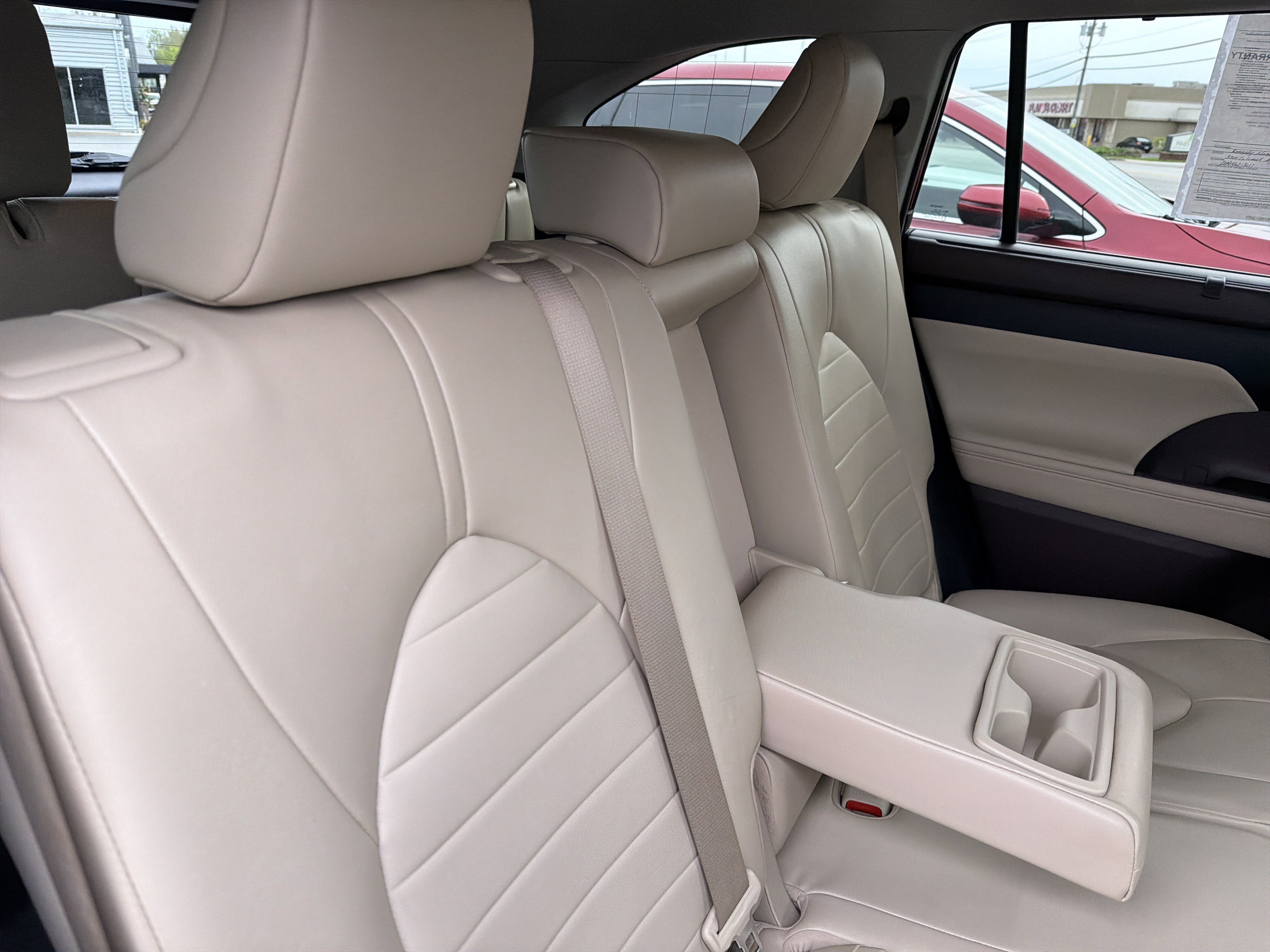 Used 2022 Toyota Highlander XLE AWD/4WD image 70