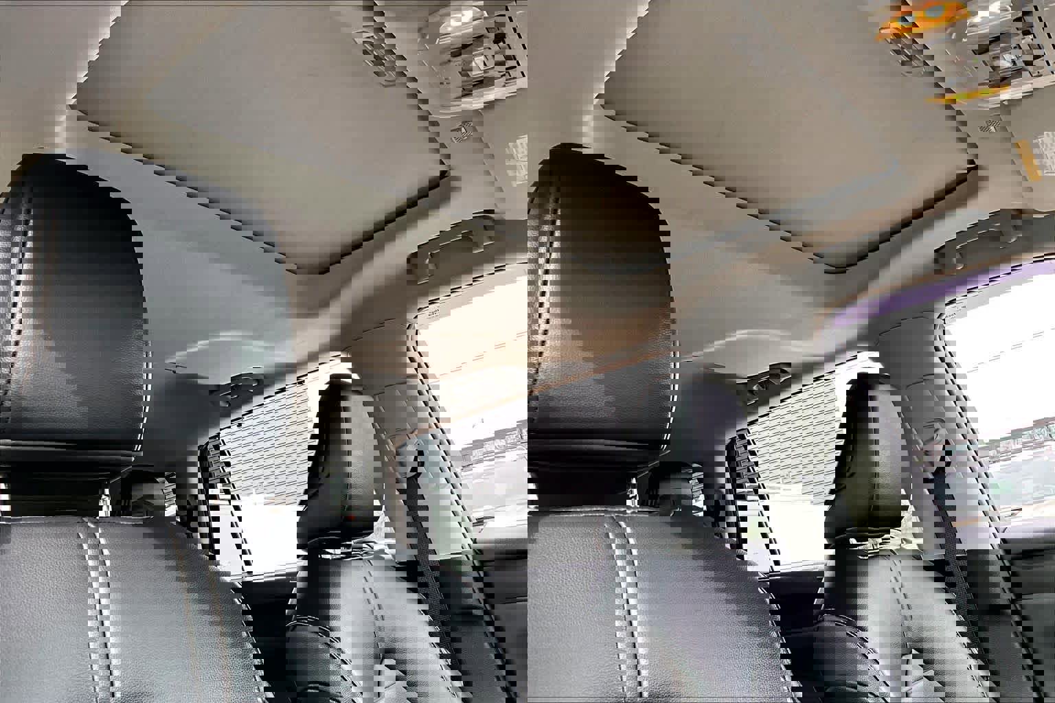 Used 2022 Toyota Highlander XLE AWD/4WD image 14