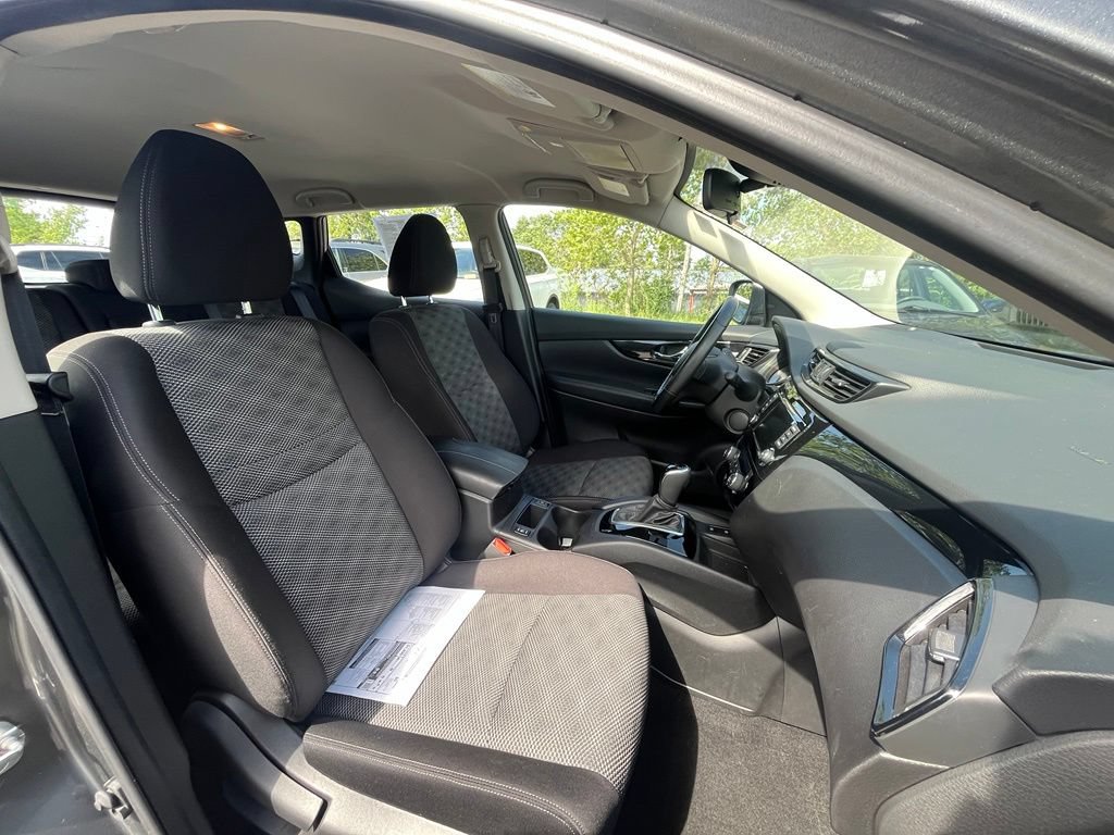 Used 2019 Nissan Rogue Sport SV w/ Technology Package AWD/4WD image 12