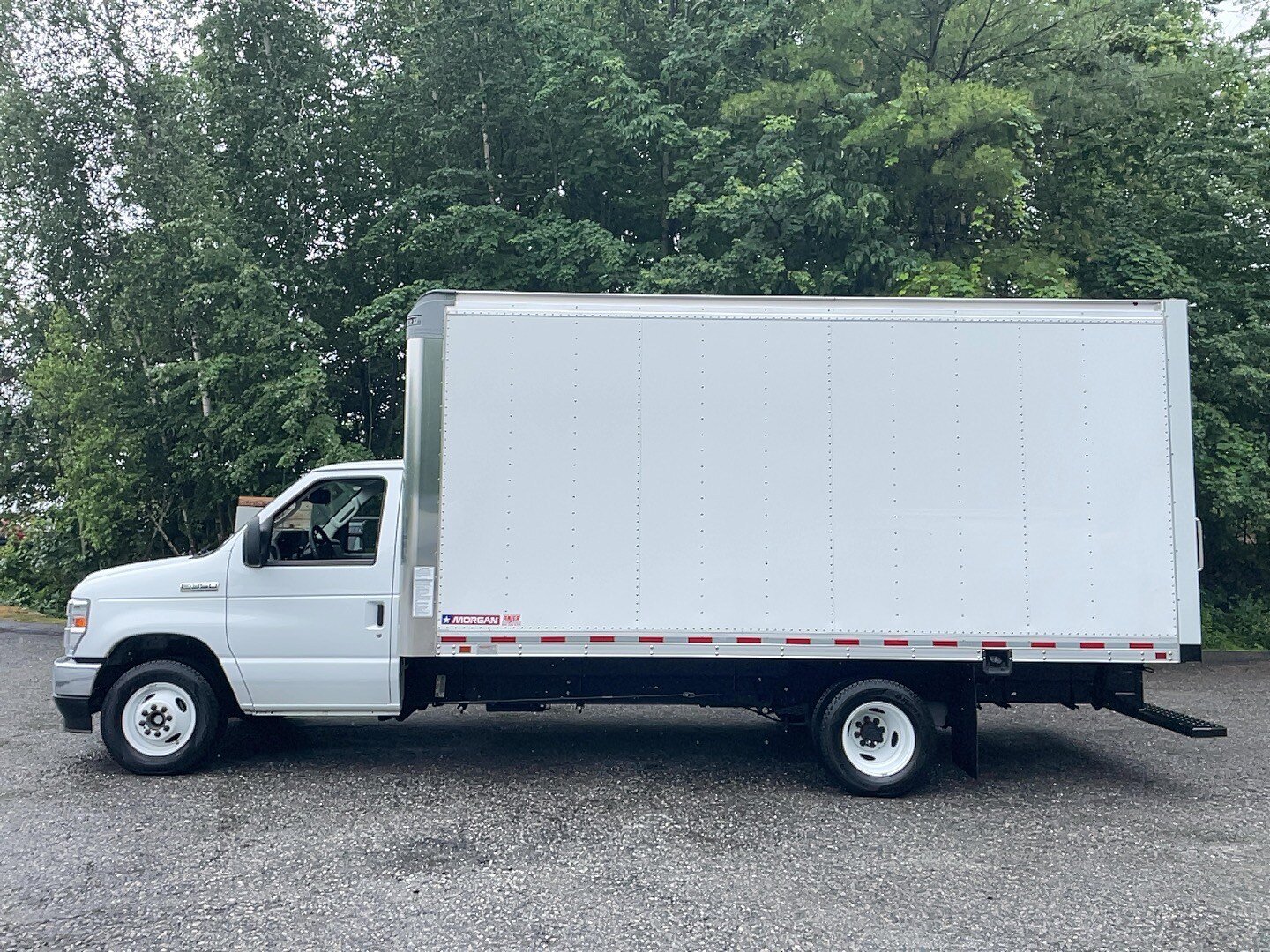 Used 2026 Ford E-350 and Econoline 350 Super Duty w/ Interior Upgrade Package RWD image 4