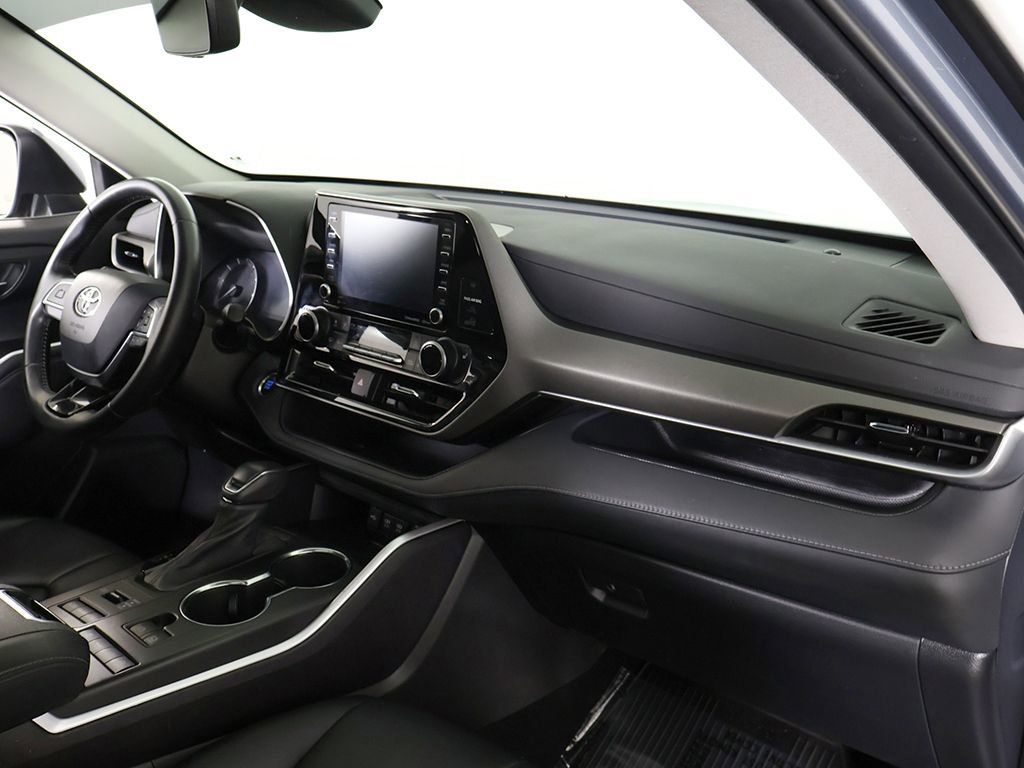 Used 2021 Toyota Highlander XLE image 30