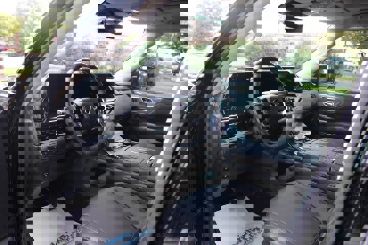 Used 2025 INFINITI QX80 Pure w/ Cargo Package image 3