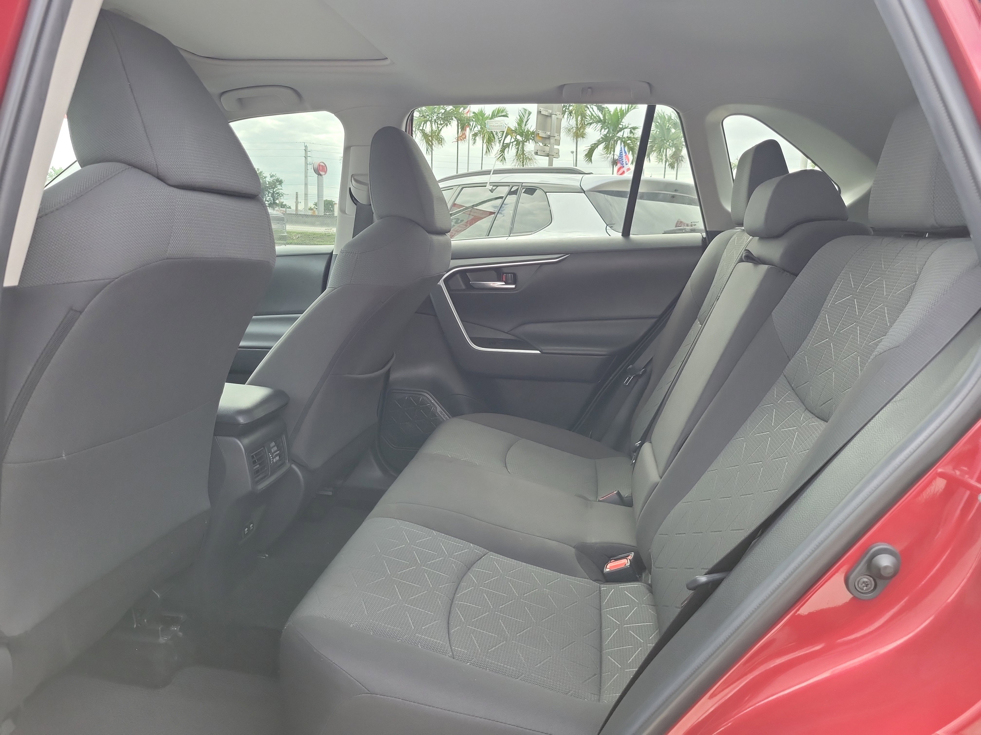 Used 2021 Toyota RAV4 XLE image 18