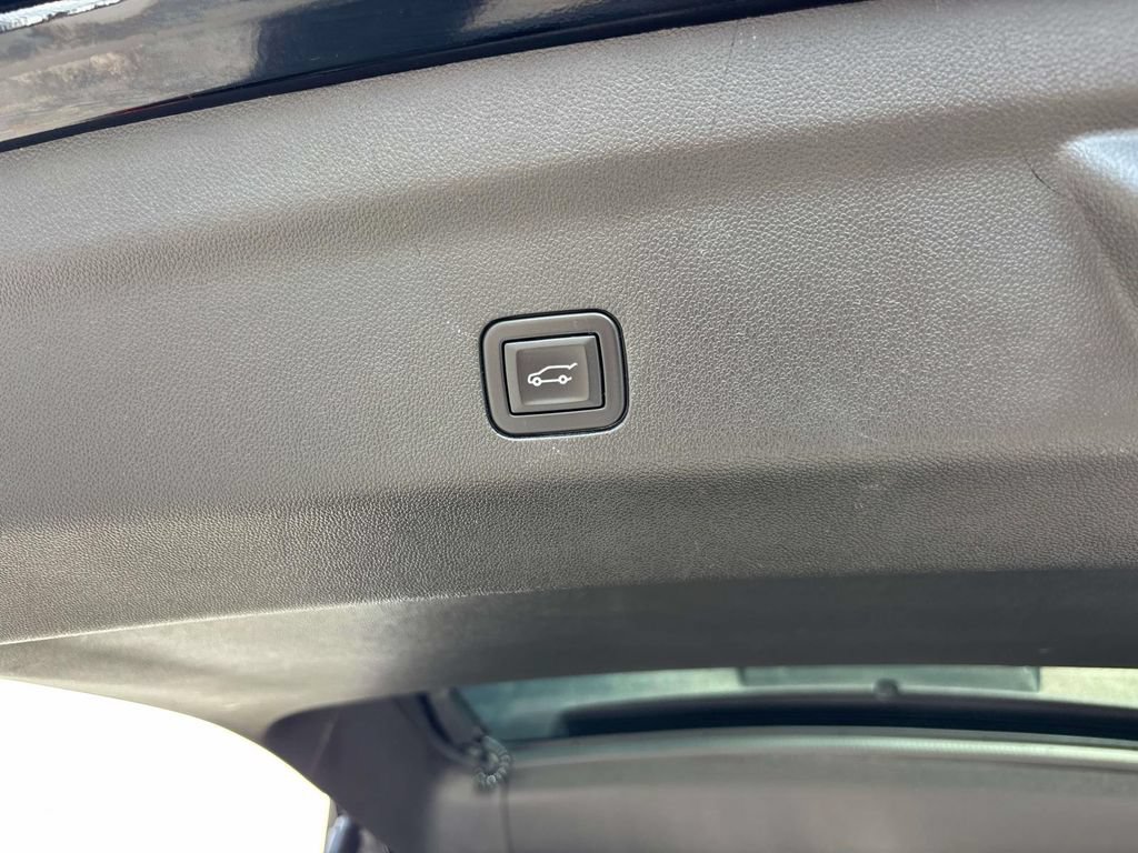 Used 2023 GMC Yukon Denali Ultimate AWD/4WD image 18