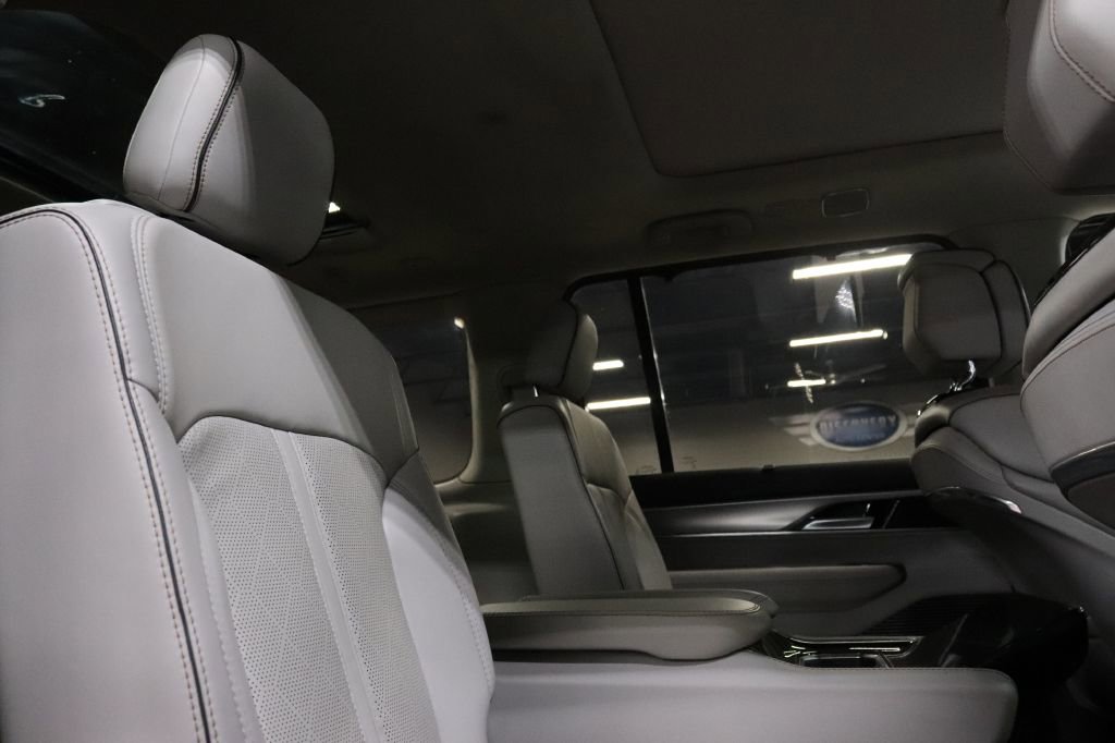 Used 2023 Jeep Grand Wagoneer Series II w/ Premium Group II image 27
