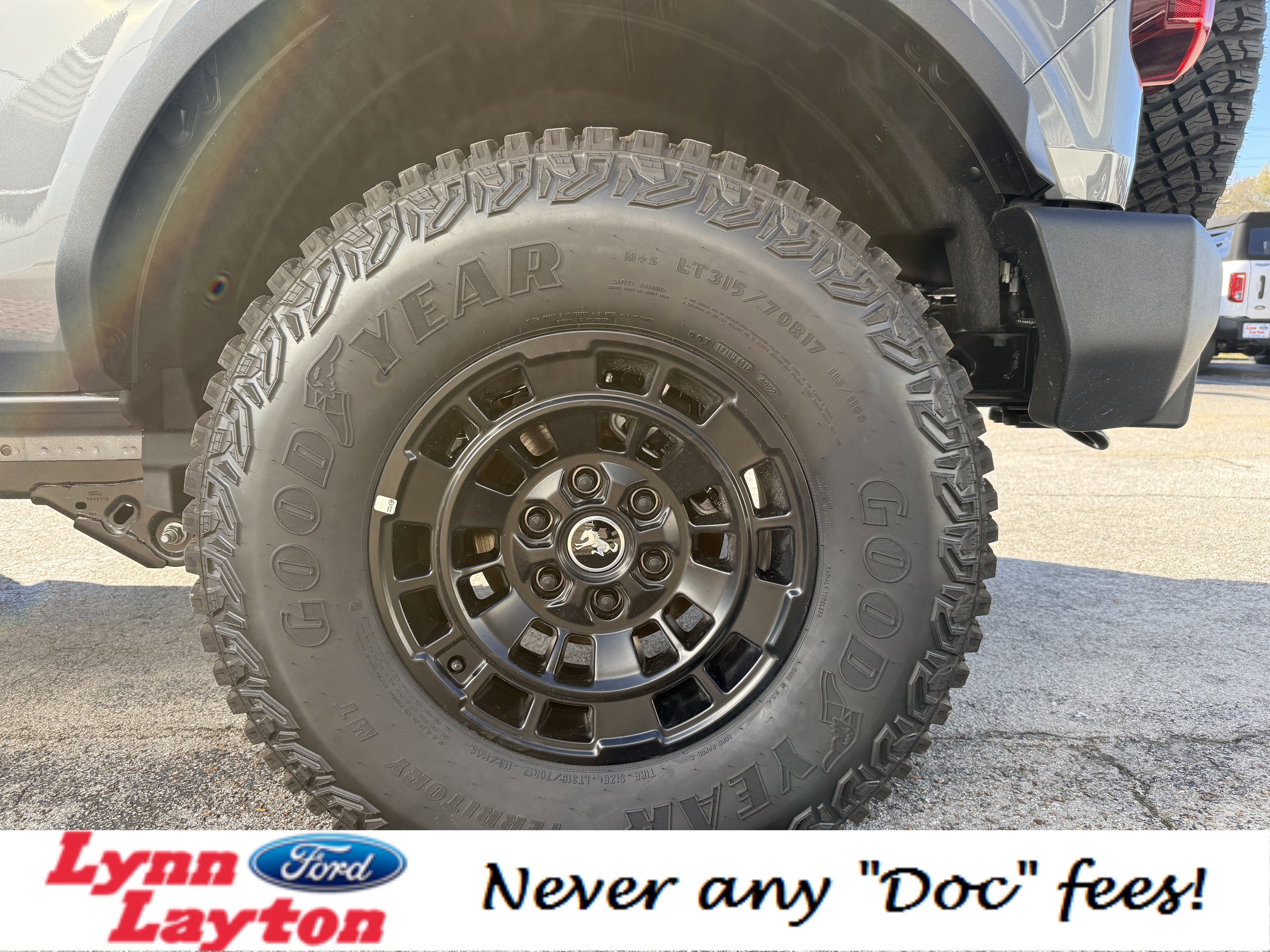 New 2025 Ford Bronco 4-Door image 32