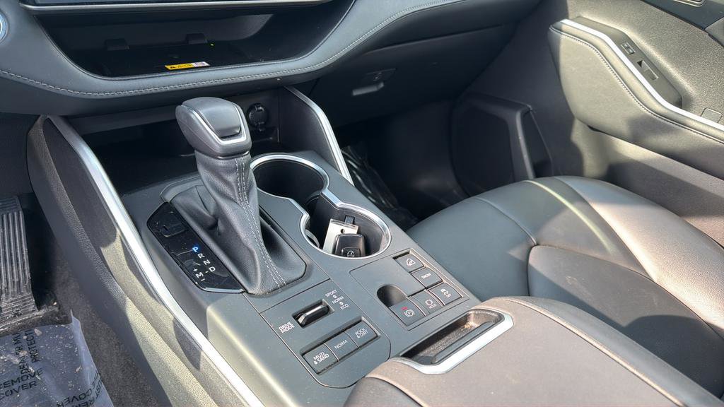 Used 2023 Toyota Highlander XLE image 26