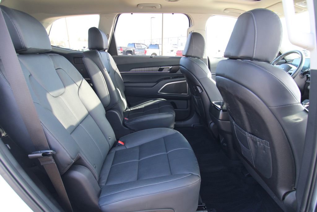 Used 2024 Kia Telluride EX w/ EX Captain's Chair Package image 9