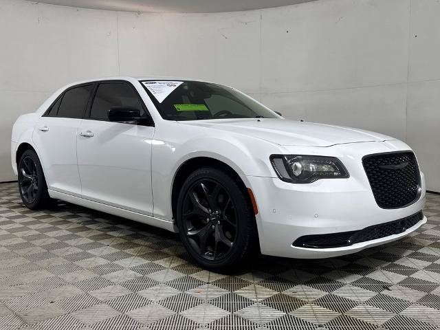 Used 2023 Chrysler 300 Touring w/ Safetytec Plus Group RWD image 1