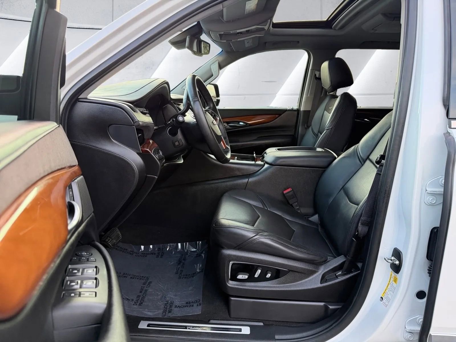 Used 2016 Cadillac Escalade Luxury image 9