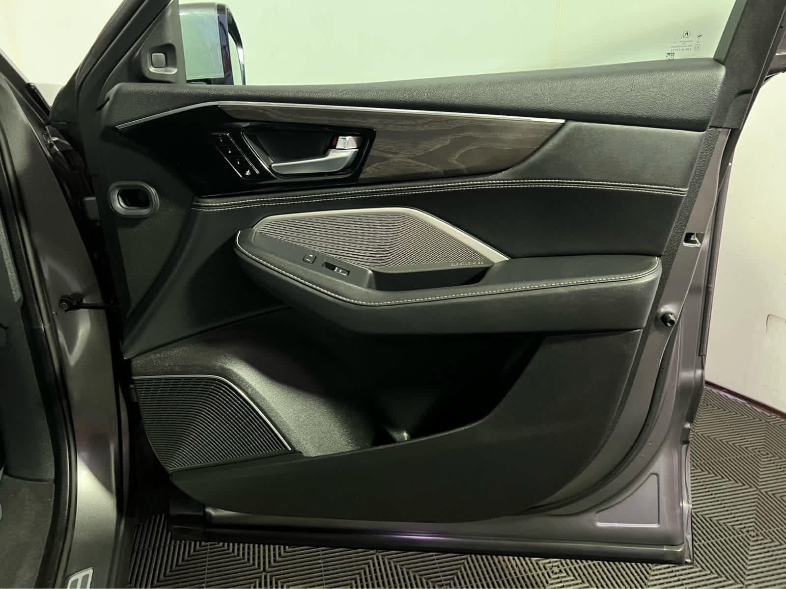 Certified 2023 Acura MDX SH-AWD w/ Advance Package image 34