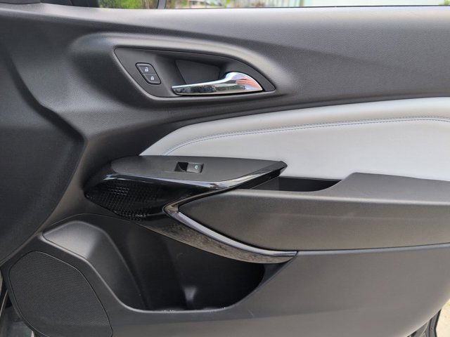 Used 2025 Chevrolet Trax LT w/ LT Convenience Package FWD image 32