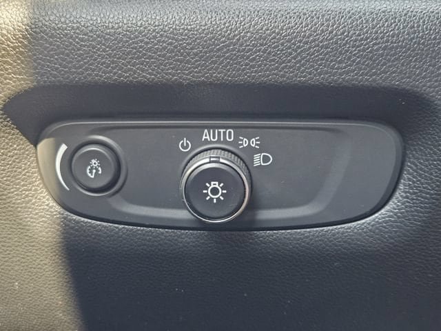 Used 2023 Chevrolet Traverse RS w/ LPO, Floor Liner Package AWD/4WD image 22