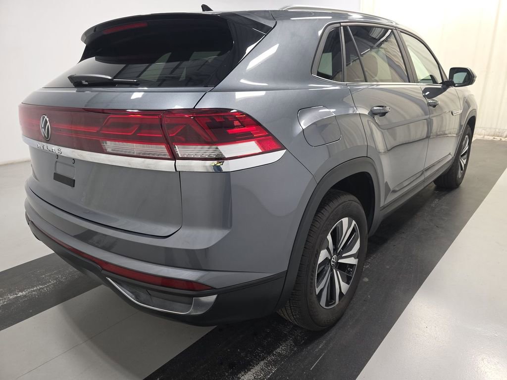 Used 2025 Volkswagen Atlas Cross Sport SE FWD image 2