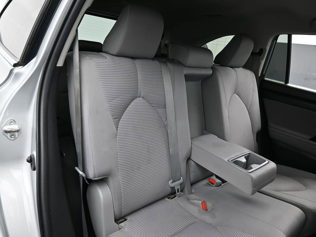 Used 2022 Toyota Highlander L image 39