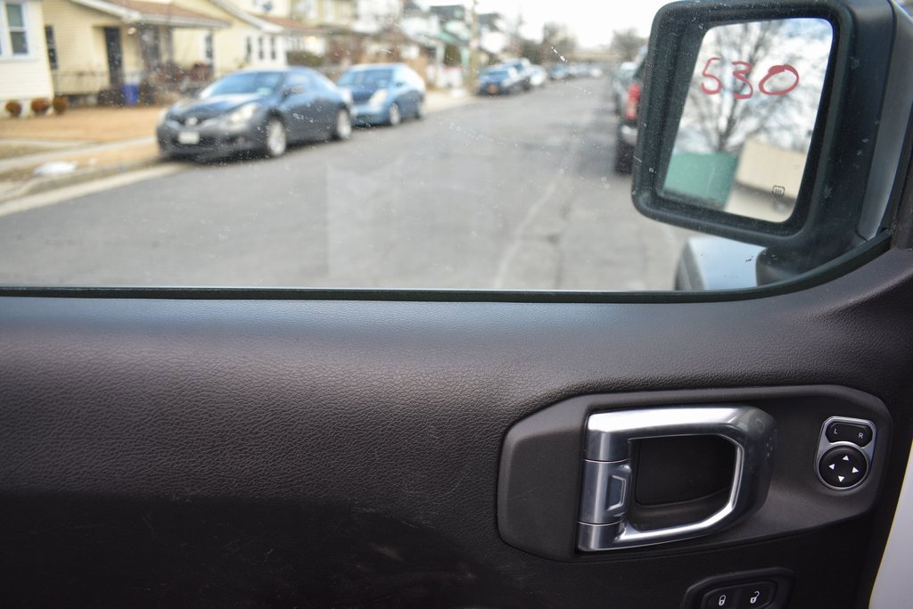 Used 2025 Jeep Wrangler Sport S image 12