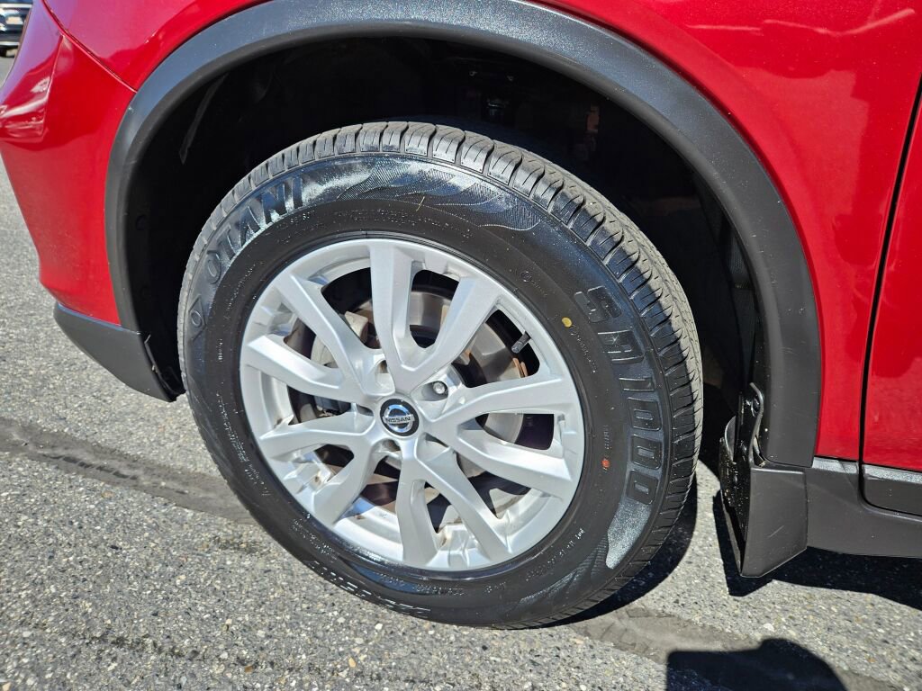 Used 2018 Nissan Rogue SV image 8