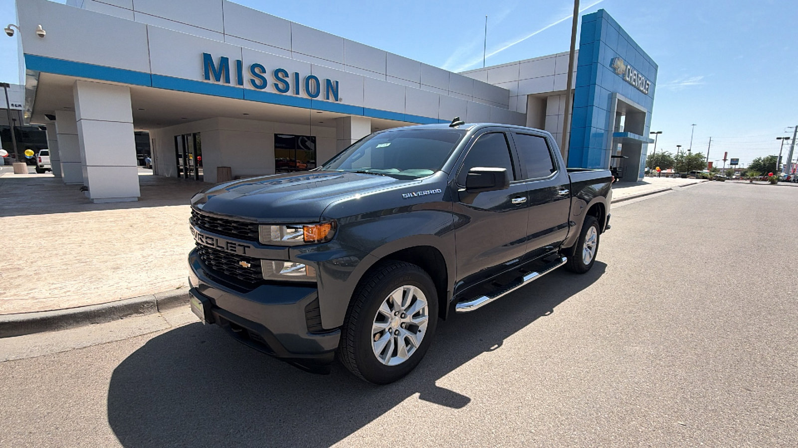 Used 2022 Chevrolet Silverado 1500 Custom image 2